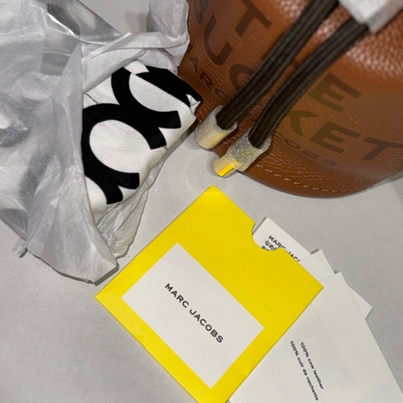 Marc Jacobs “Argan Oil” Bucket Bag - Picture 7 of 13